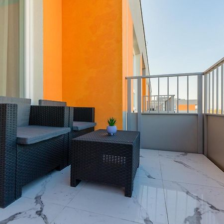 Elegant Apartments With Balcony & Parking Warsaw By Noclegi Renters Bagian luar foto