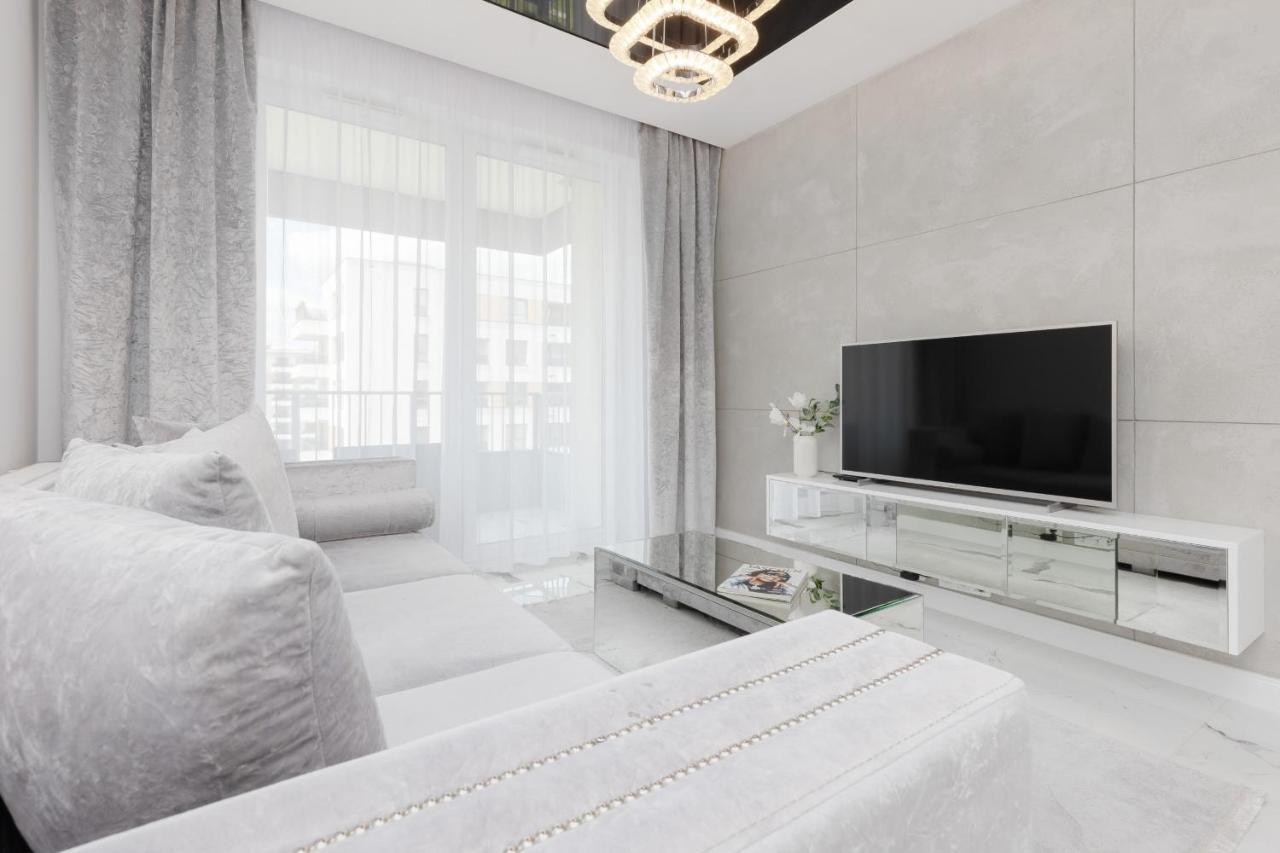 Elegant Apartments With Balcony & Parking Warsaw By Noclegi Renters Bagian luar foto