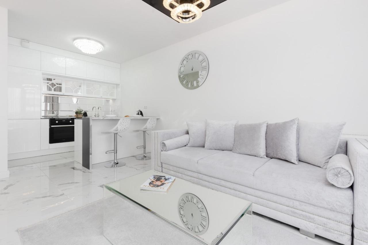 Elegant Apartments With Balcony & Parking Warsaw By Noclegi Renters Bagian luar foto