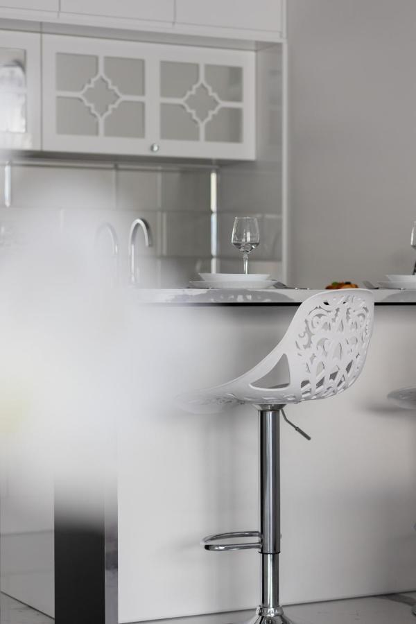 Elegant Apartments With Balcony & Parking Warsaw By Noclegi Renters Bagian luar foto
