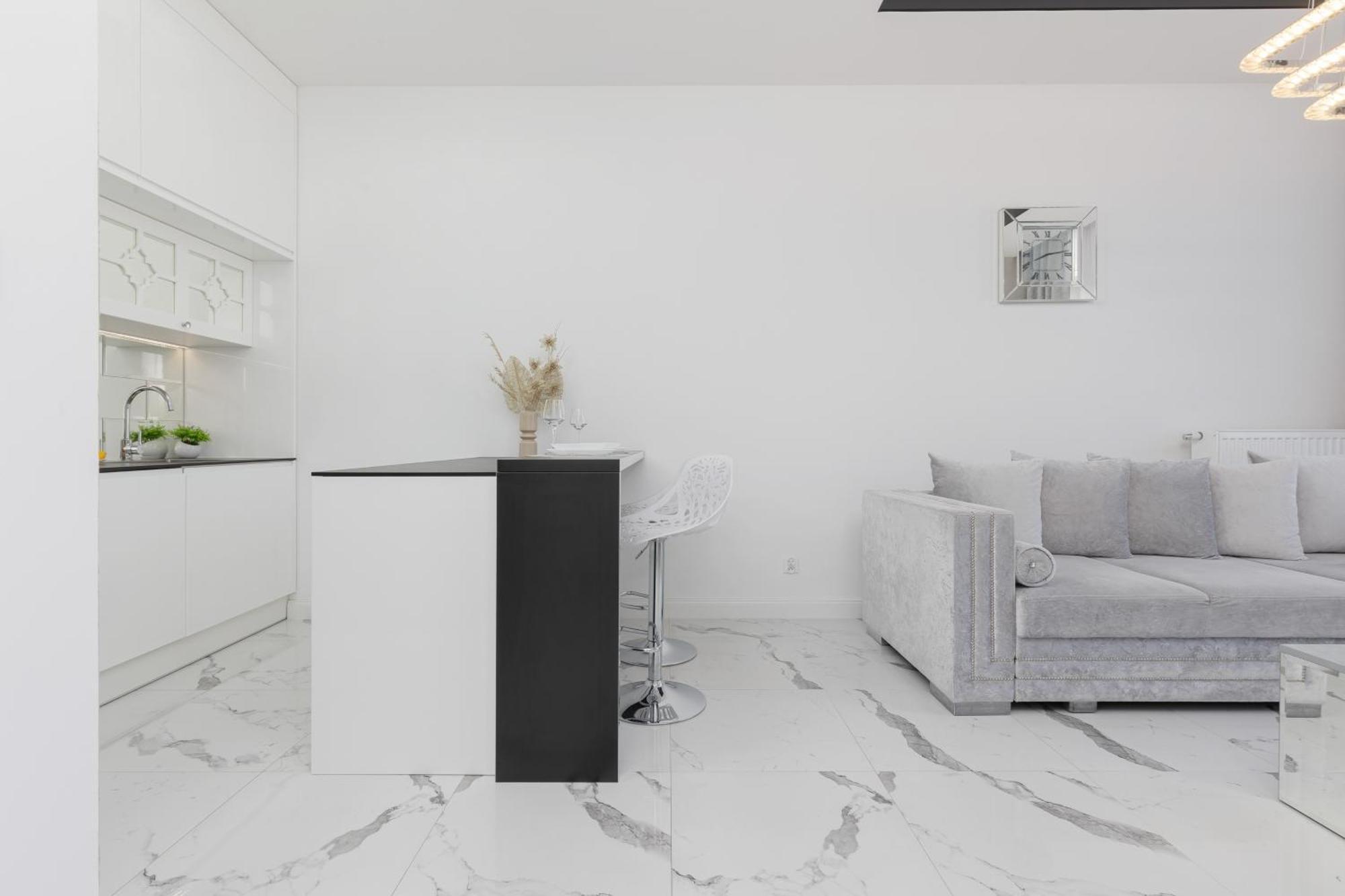 Elegant Apartments With Balcony & Parking Warsaw By Noclegi Renters Bagian luar foto