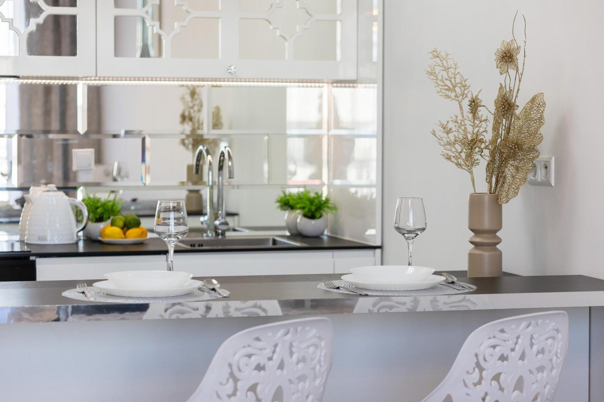 Elegant Apartments With Balcony & Parking Warsaw By Noclegi Renters Bagian luar foto