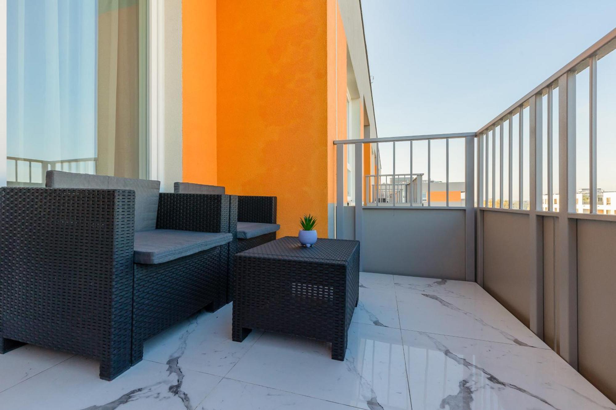Elegant Apartments With Balcony & Parking Warsaw By Noclegi Renters Bagian luar foto