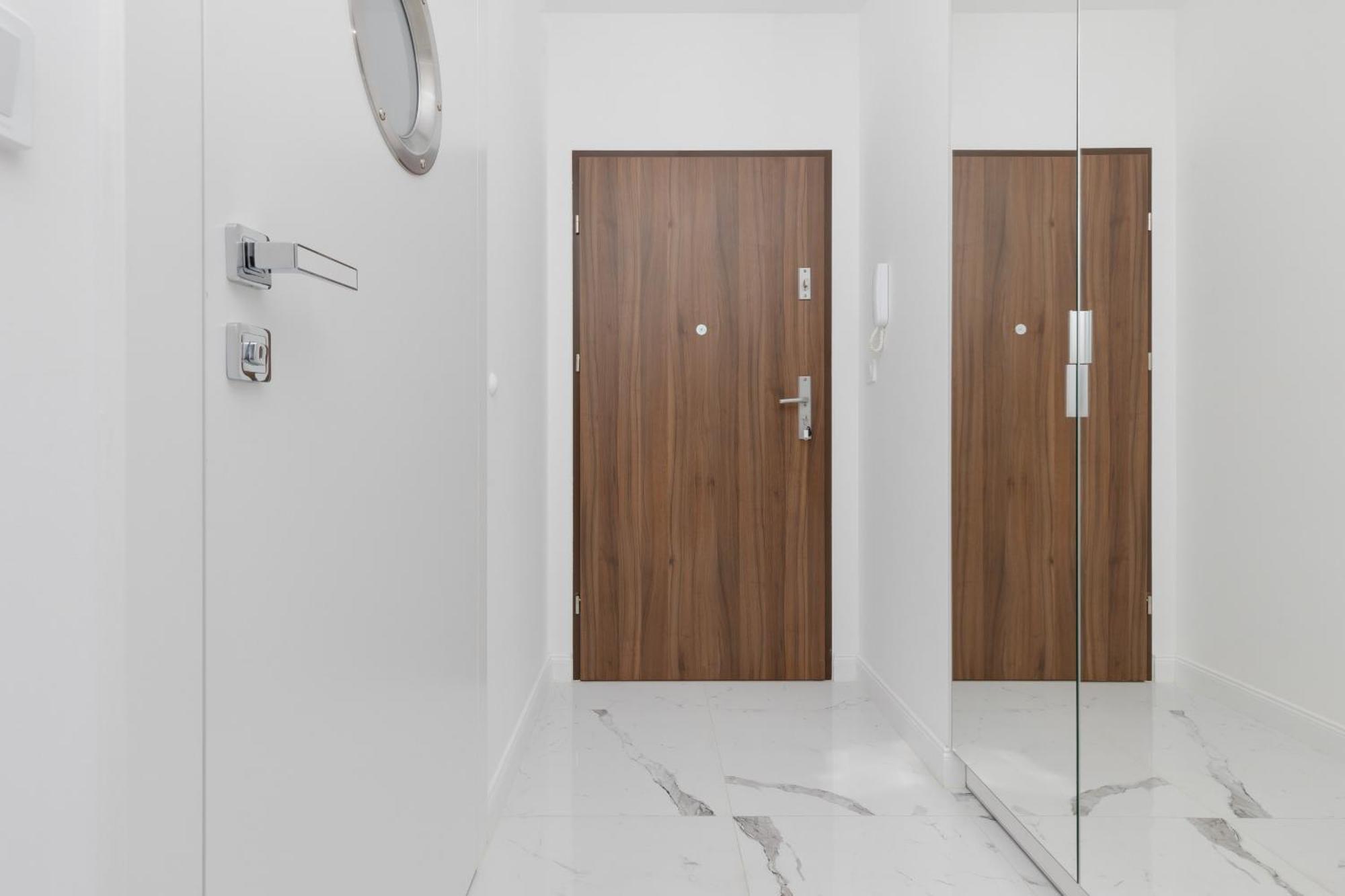 Elegant Apartments With Balcony & Parking Warsaw By Noclegi Renters Bagian luar foto