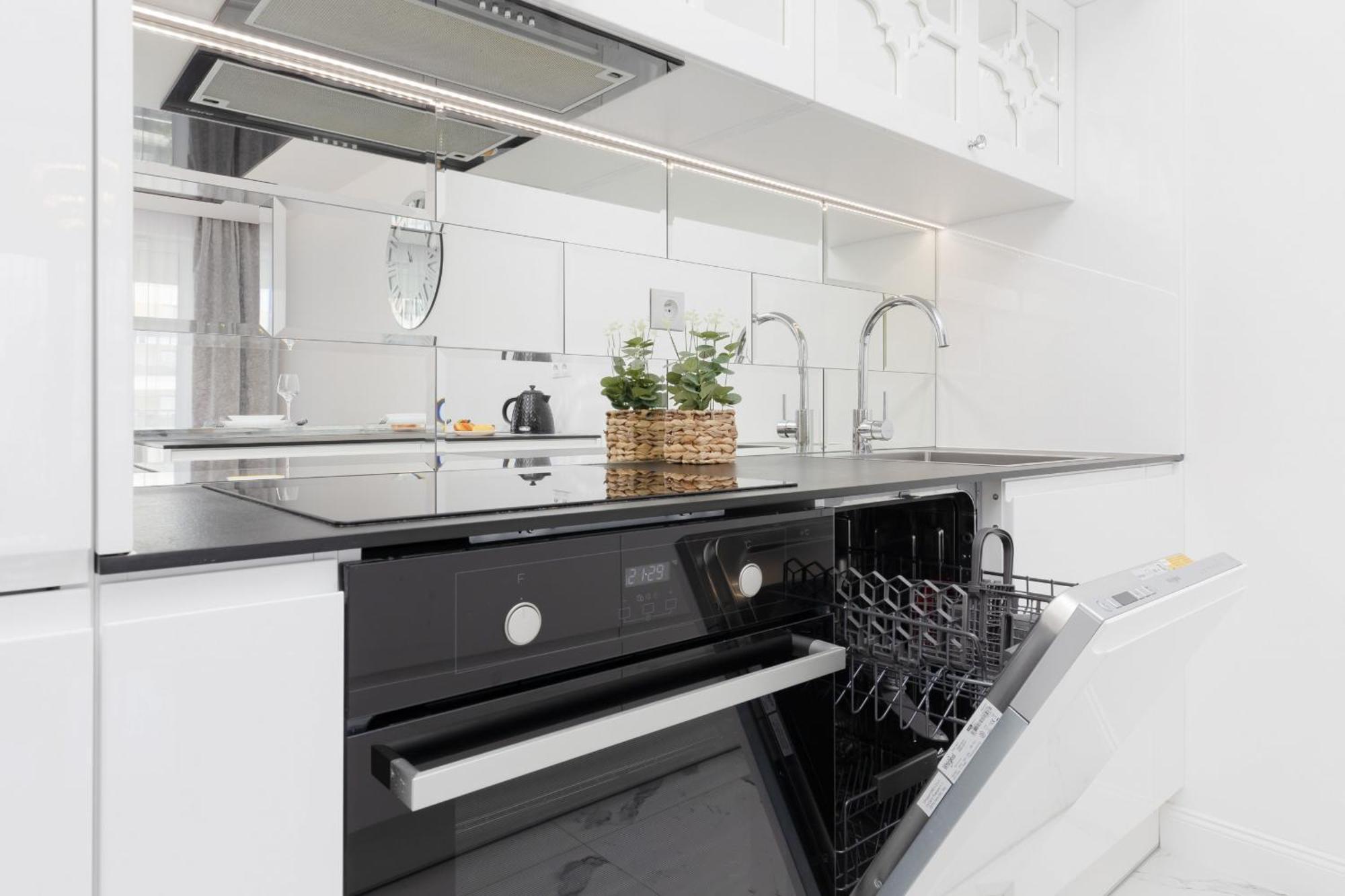 Elegant Apartments With Balcony & Parking Warsaw By Noclegi Renters Bagian luar foto